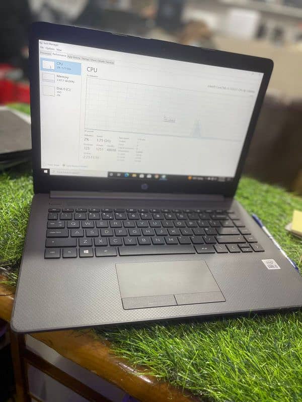 HP Notebook 240 G7 - i5 10th Gen 3