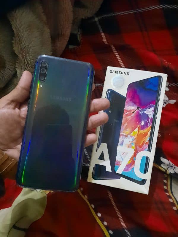 SAMSUNG A70 0