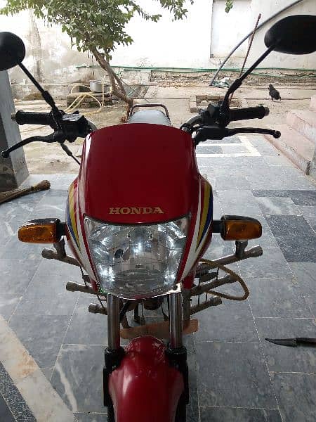 Honda 125 deluxe. antique piece 2