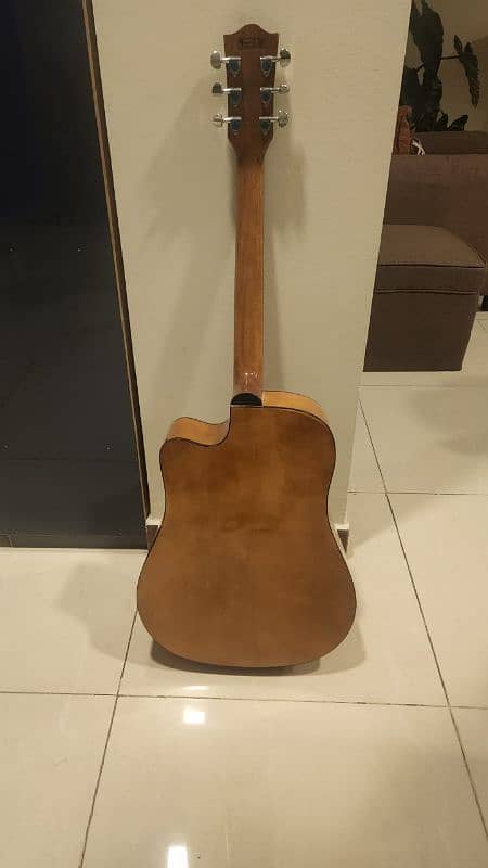 Branded Guitar in Excellent condition for Sale 2