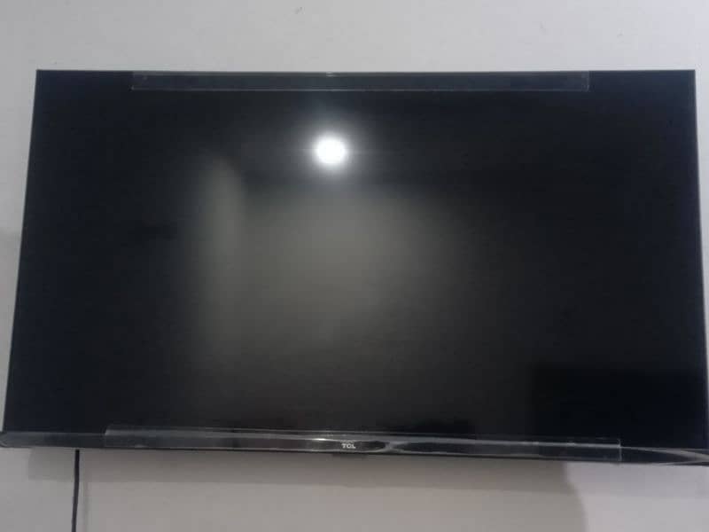 TCL LED40 Smart TV condition 10/10 2