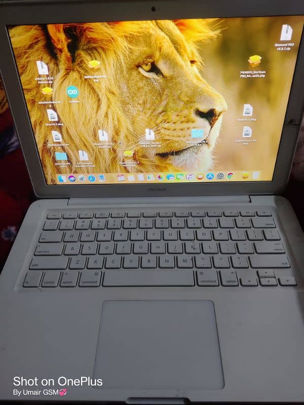 Macbook and xeon z420 pc for sell 1