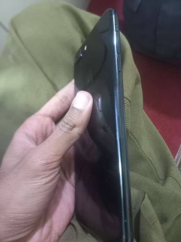 i phone 7 puls non pta ha 256 gb koi msla ni ha all ok 2