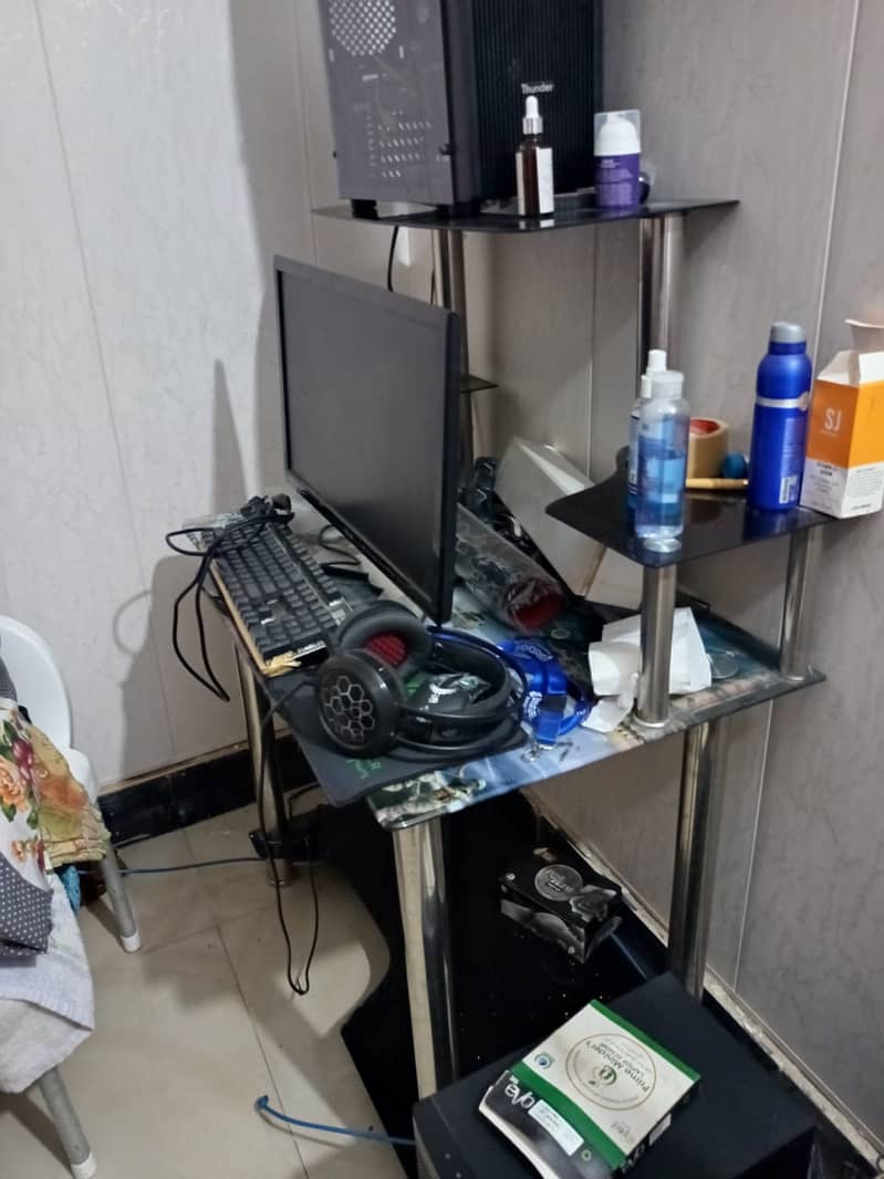 Tempered glass computer table for sale 0