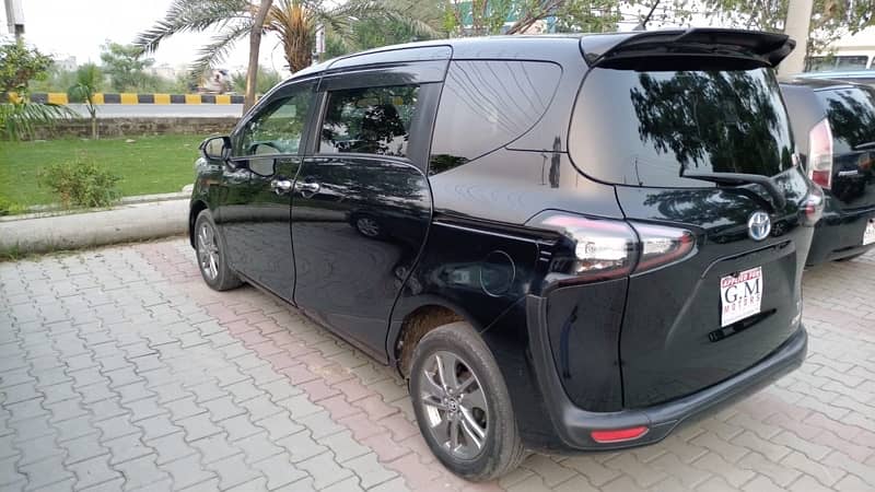 Toyota Sienta (2018) model 2