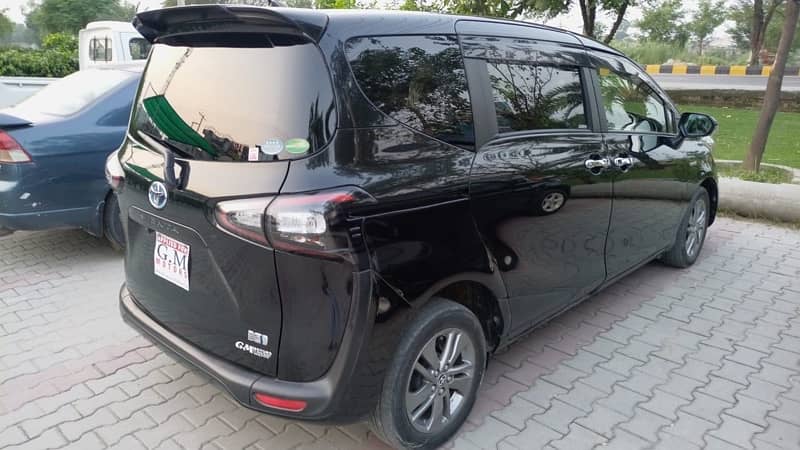 Toyota Sienta (2018) model 4