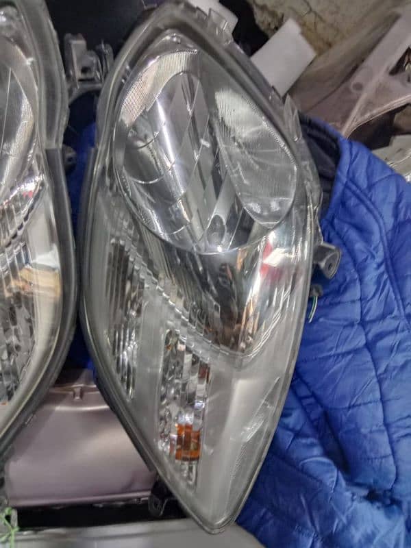 2010 model vitz original headlights 3