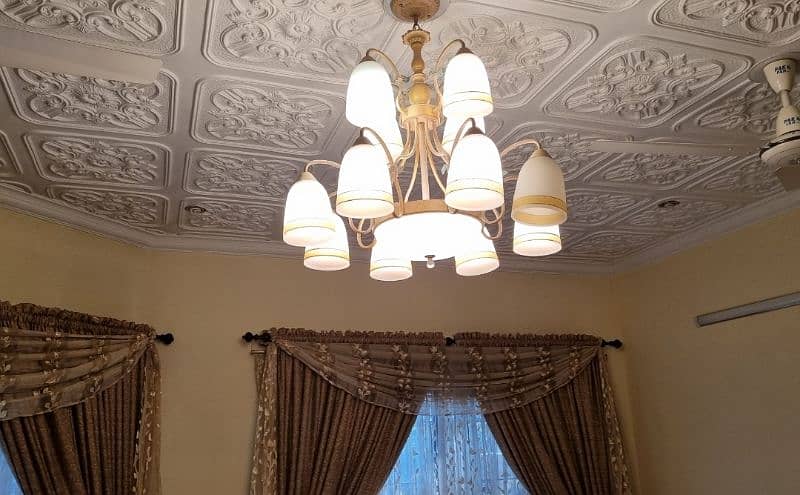 12 Bulb Decent Chandelier 1