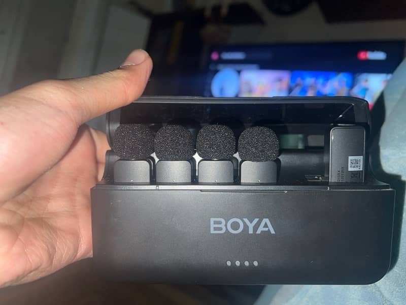 BOYA BY-V4U Wireless Microphone 1