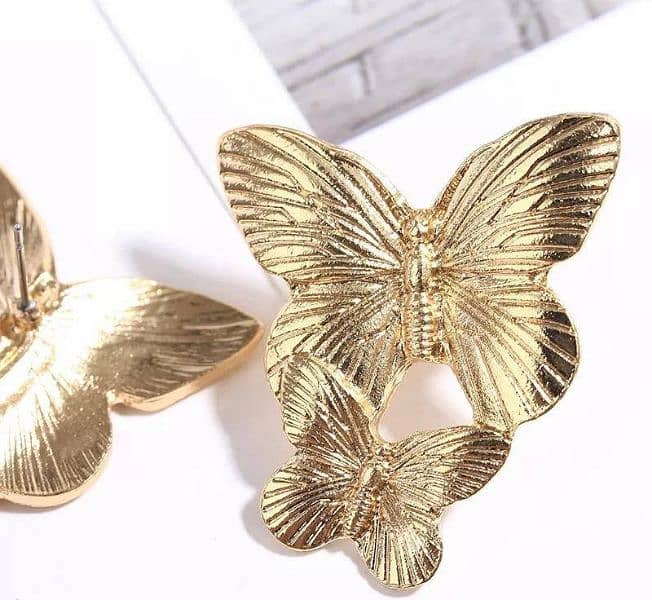 Pair of Alloy gold plated stylish butterfly design earrings 2