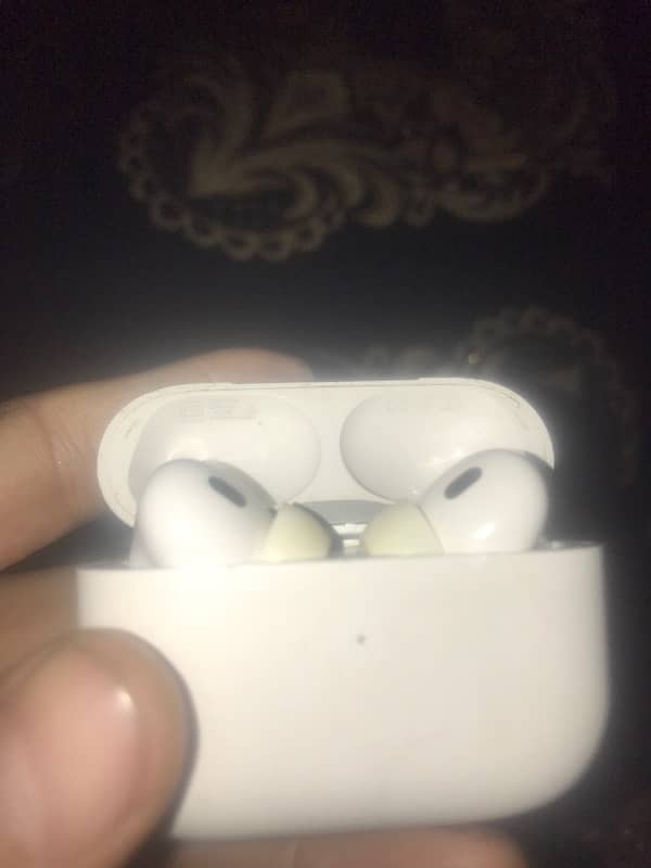 Apple airpods 2nd generation 1