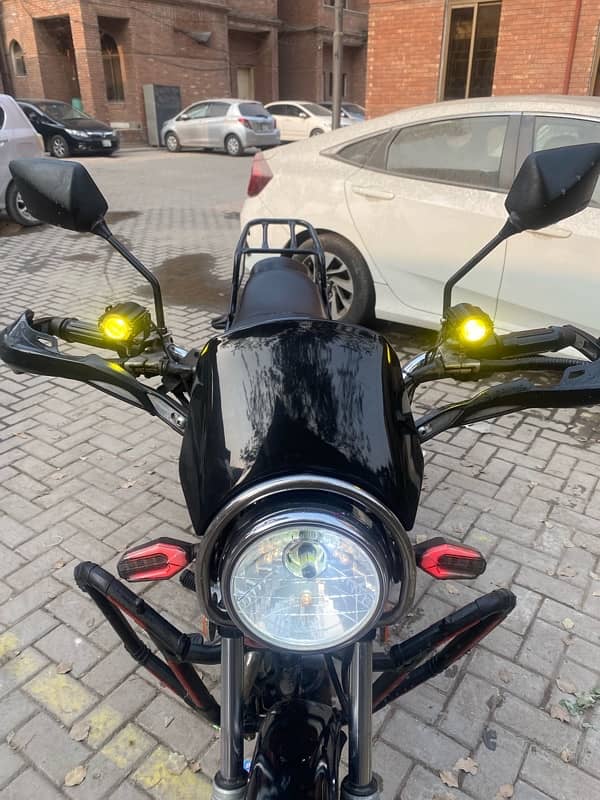 SUZUKI GS150 WITH ACCESSORIES 1