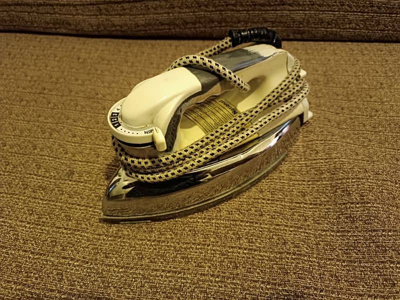 Sleek & Reliable National Dry Electric Iron – 1 Month Repair Warranty! 8