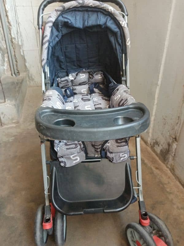 pram (scroller) in new condition 2