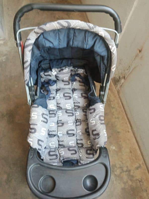 pram (scroller) in new condition 5