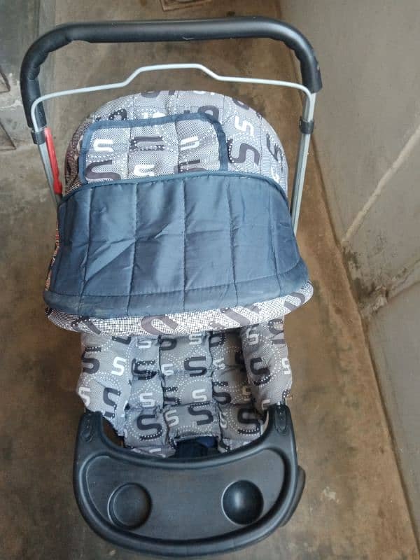 pram (scroller) in new condition 8