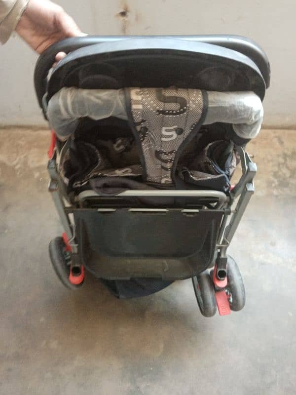 pram (scroller) in new condition 11