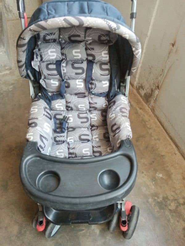 pram (scroller) in new condition 12