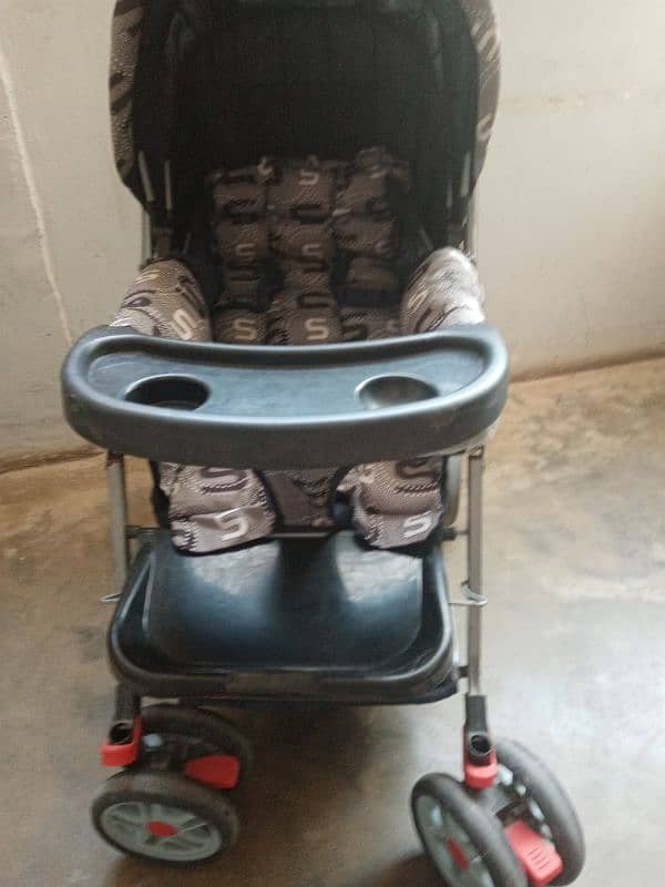 pram (scroller) in new condition 13