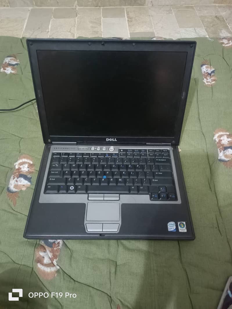 dell latitude laptop ok condition 3