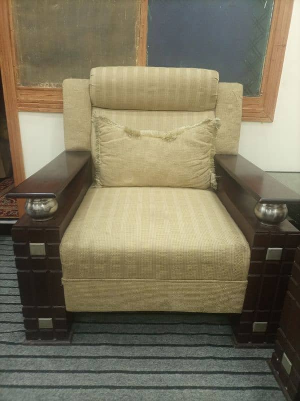 Sofa Set for Sale – Spacious & Durable! 1