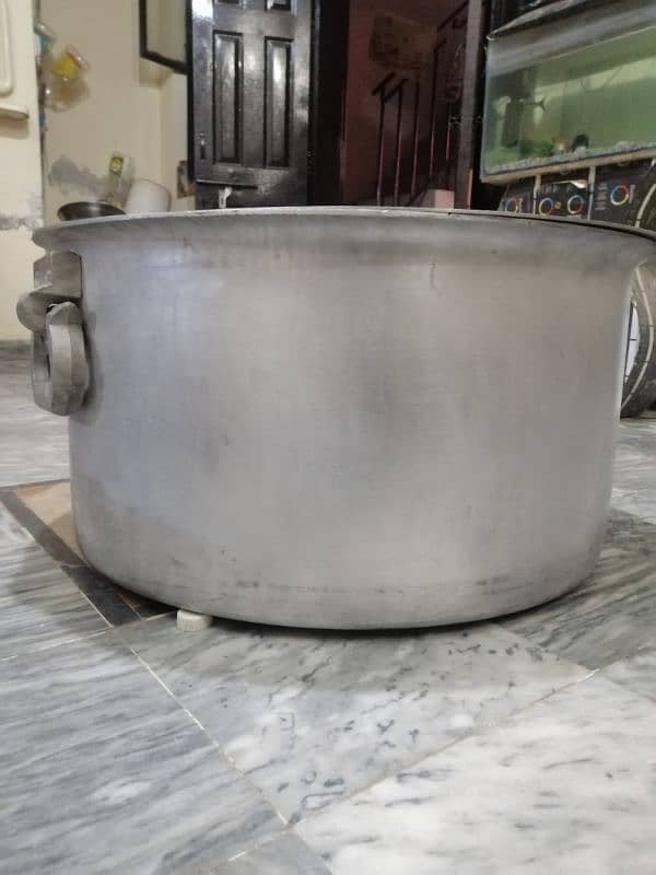 Baryani Counter, Almari, Dad 2, cholha big chamach  For sale urgent 6