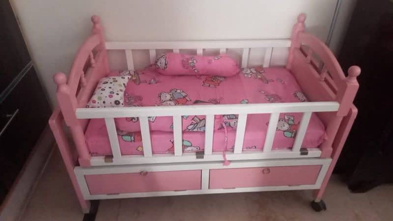 baby cot for sale . in pink colour 0