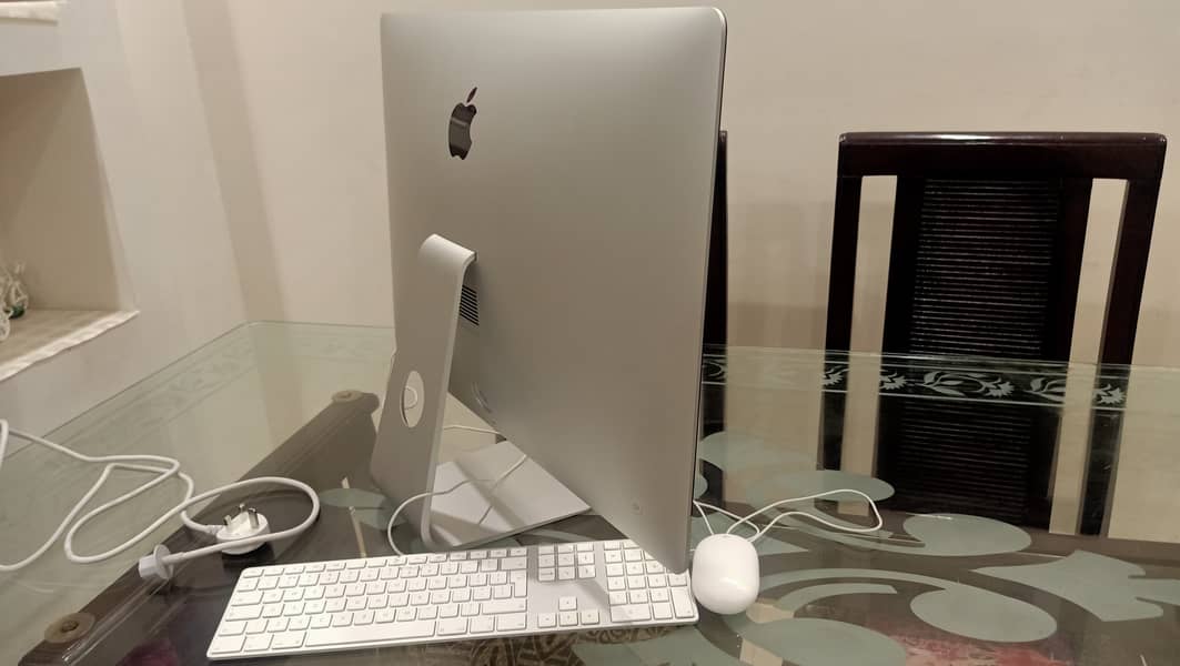 Apple iMac2015 Core i5 21”,16GB Ram,1.02TB Fusion Drive(32GB+1TB) 3