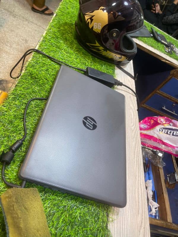 HP Notebook 255 G7 - AMD Athlon - 4/128 6