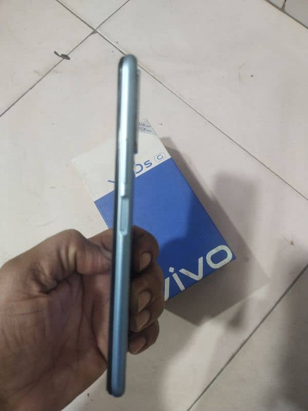 vivo y20s 4gb 128 gbbox charger Sath he 0