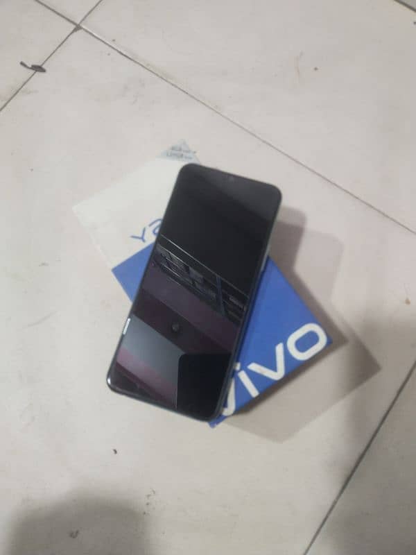 vivo y20s 4gb 128 gbbox charger Sath he 5