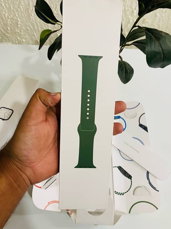 APPLE SERIES (7 45 MM) WITH BOX SEALED ORIGINAL STRAPS CHARGER 2