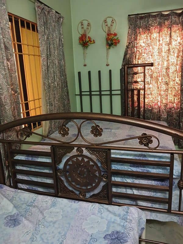 king size iron bed with new mattress 0