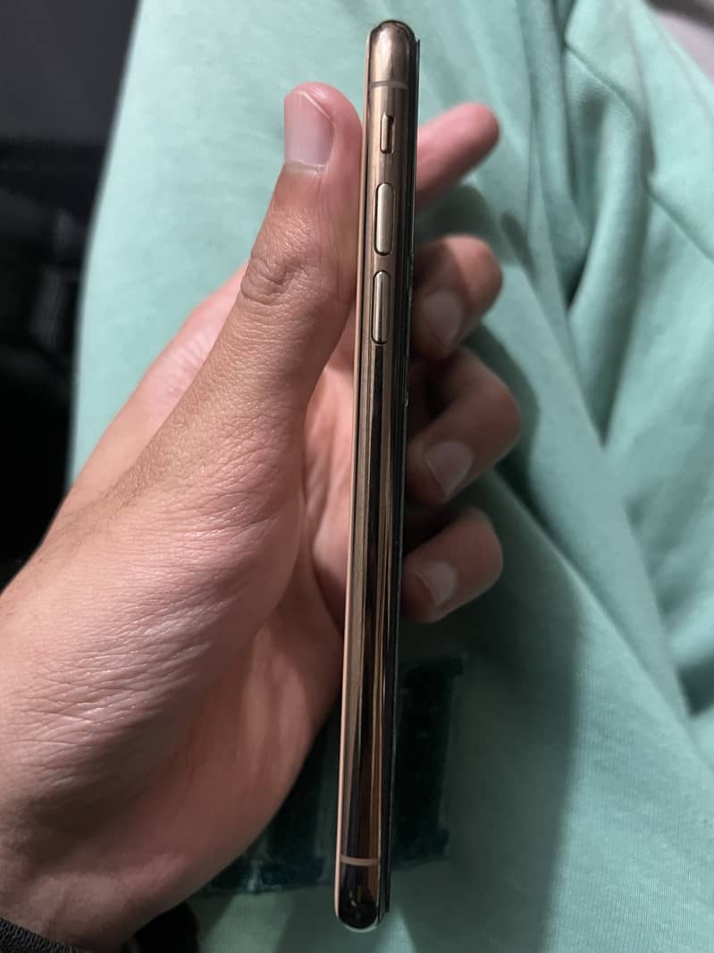 Apple iPhone XS 3