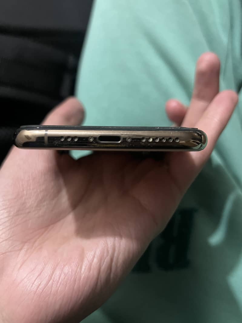 Apple iPhone XS 6