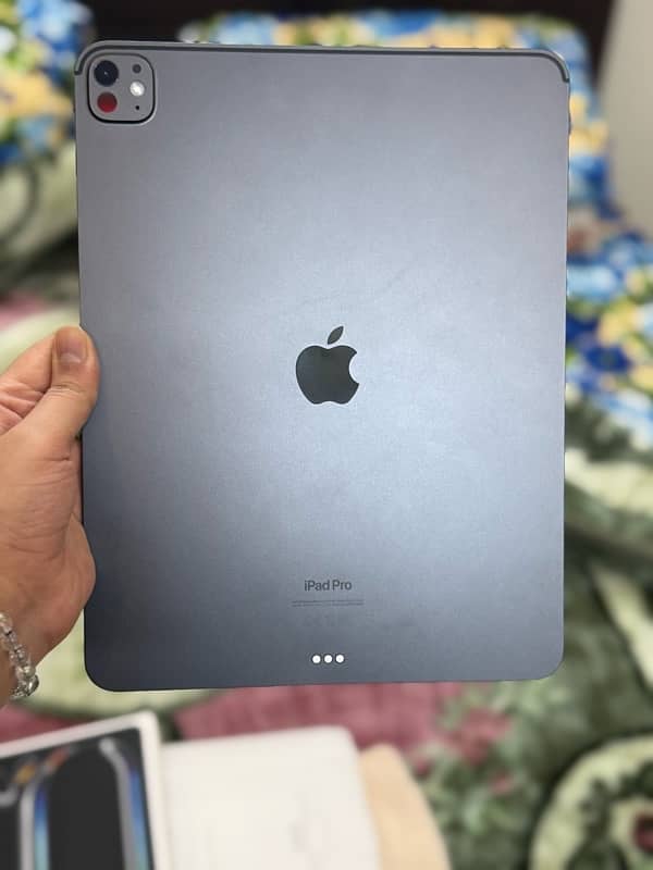 • iPad Pro 13 inch (M4) wifi 1