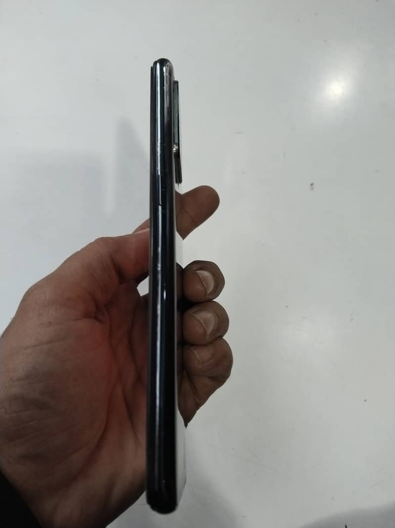 oppo f19 pro 10/10 box chargr sath hai 3