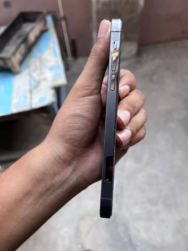 I phone 12 pro factory unlocked 3