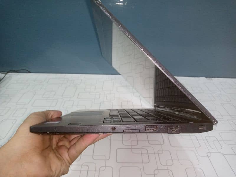 Dell Latitude 7390 - i5 8th Gen - 8/256 4