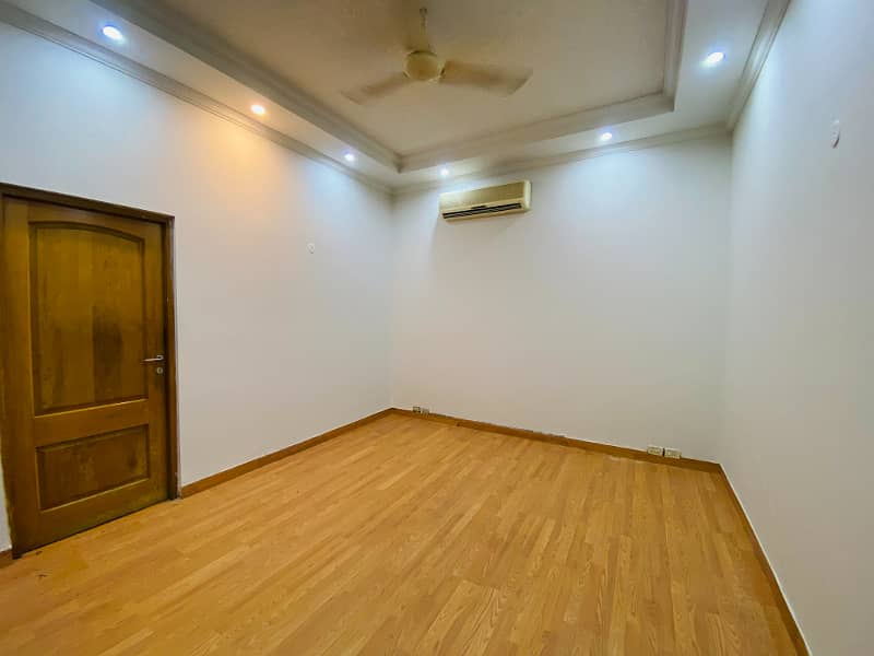 Original Pics 1 Kanal Z Block Prime Location Full House For Rent 7