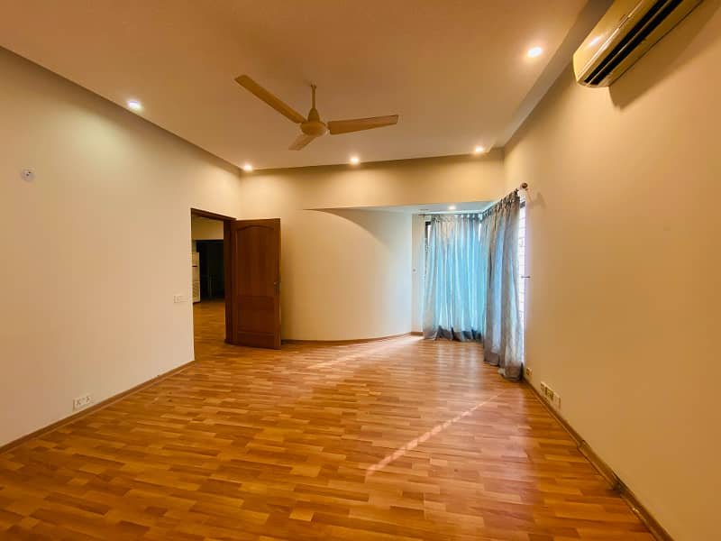 Original Pics 1 Kanal Z Block Prime Location Full House For Rent 20