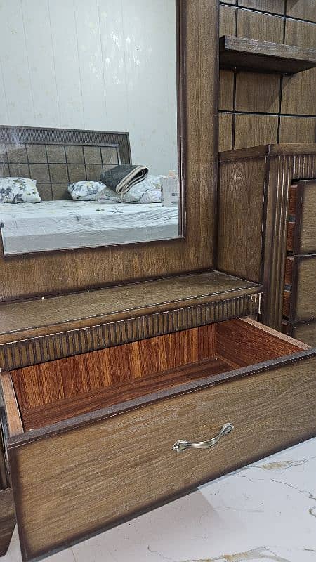 Pre-Loved Dressing table cabinet + 2 side tables set 3