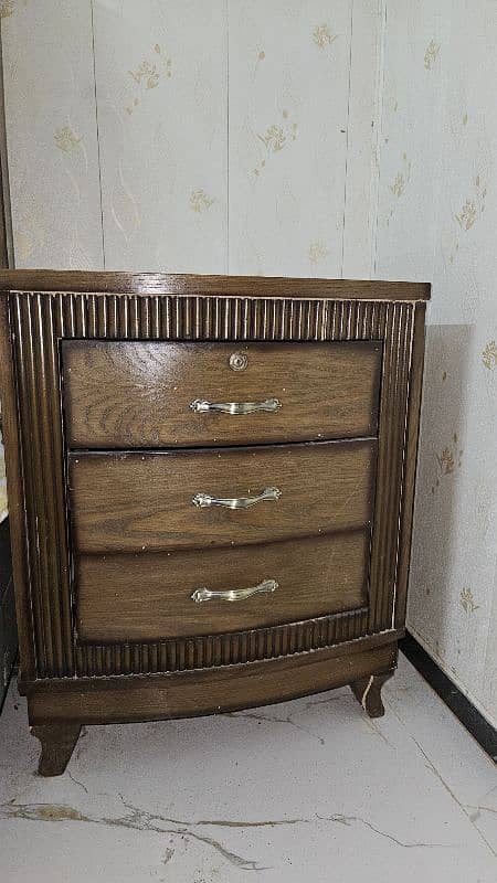 Pre-Loved Dressing table cabinet + 2 side tables set 4