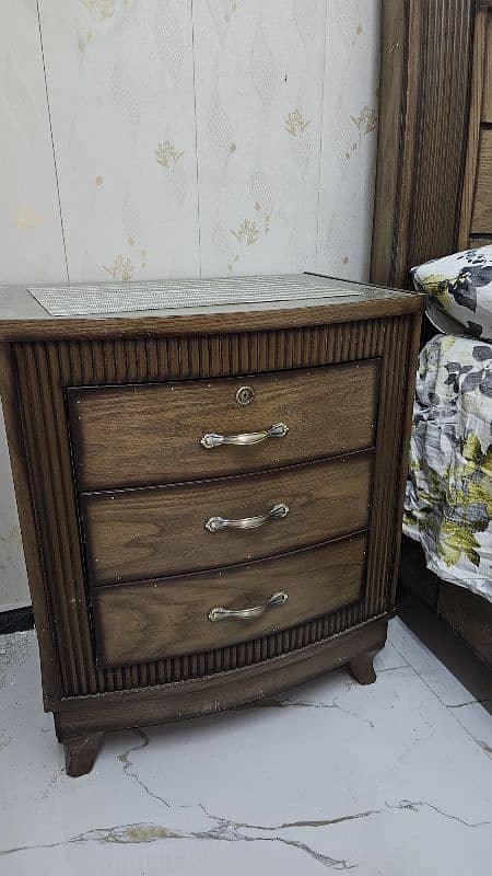 Pre-Loved Dressing table cabinet + 2 side tables set 5