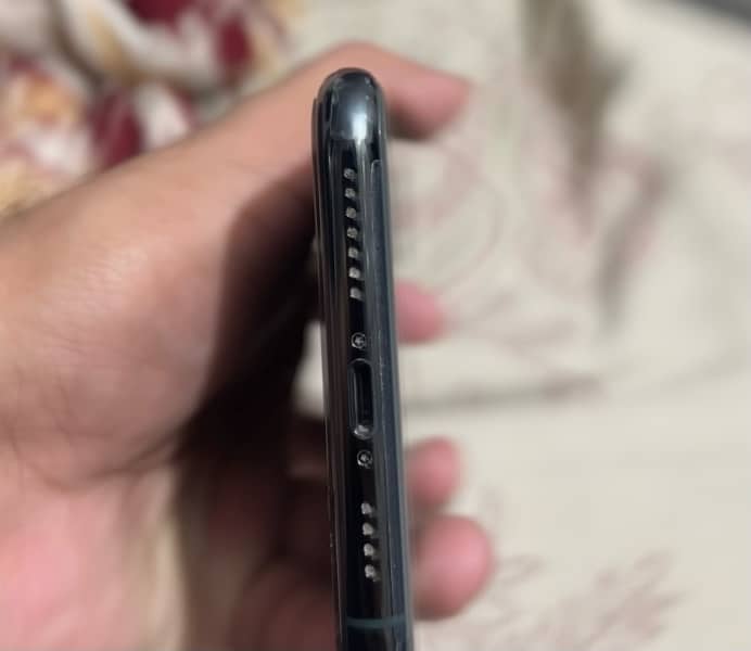 Iphone 11 pro max pta Approved 7