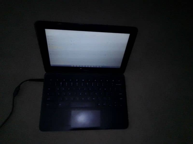 dell chromebook 11 3180 4gb 16gb touch screen wali hai 2