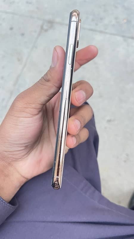 iphone xs max 64gb PTA approved with box 2