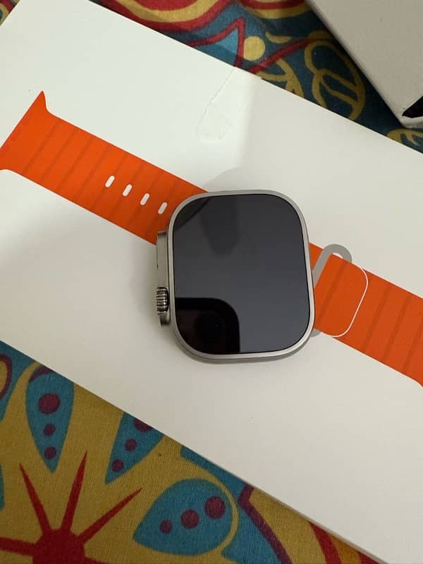 Apple Watch Ultra 2 49mm titanium 0