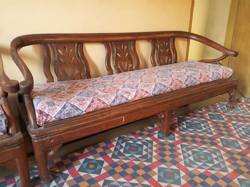 5 Seater Sofa Set Good Condition 3