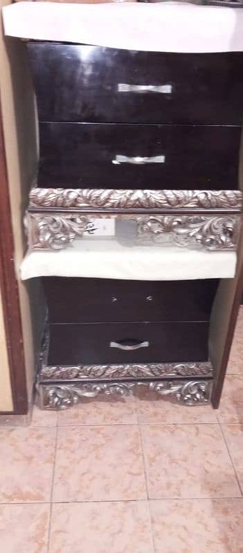 beautiful used  bed set  for sale 0